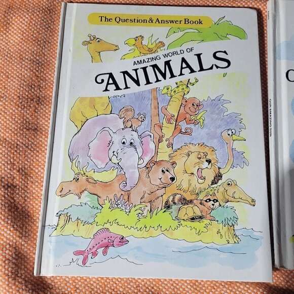 Lot Of 2 The Question And Answer Book Our Amazing Sun & Amazing World Of Animals - Picture 7 of 8